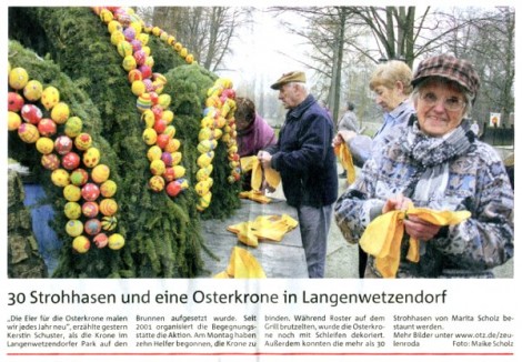 2015-otz-aufbau-langenwetzendorfer-osterbrunnen