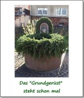 Aufbau Osterbrunnen am Anger